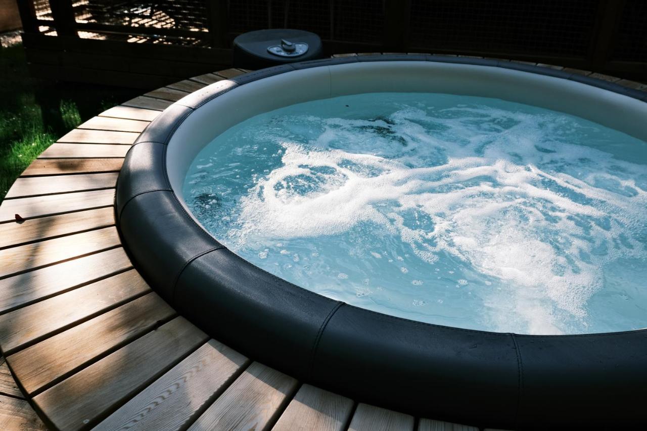 Lodge Avec Spa Privatif - Foret Et Lac Liginiac 外观 照片