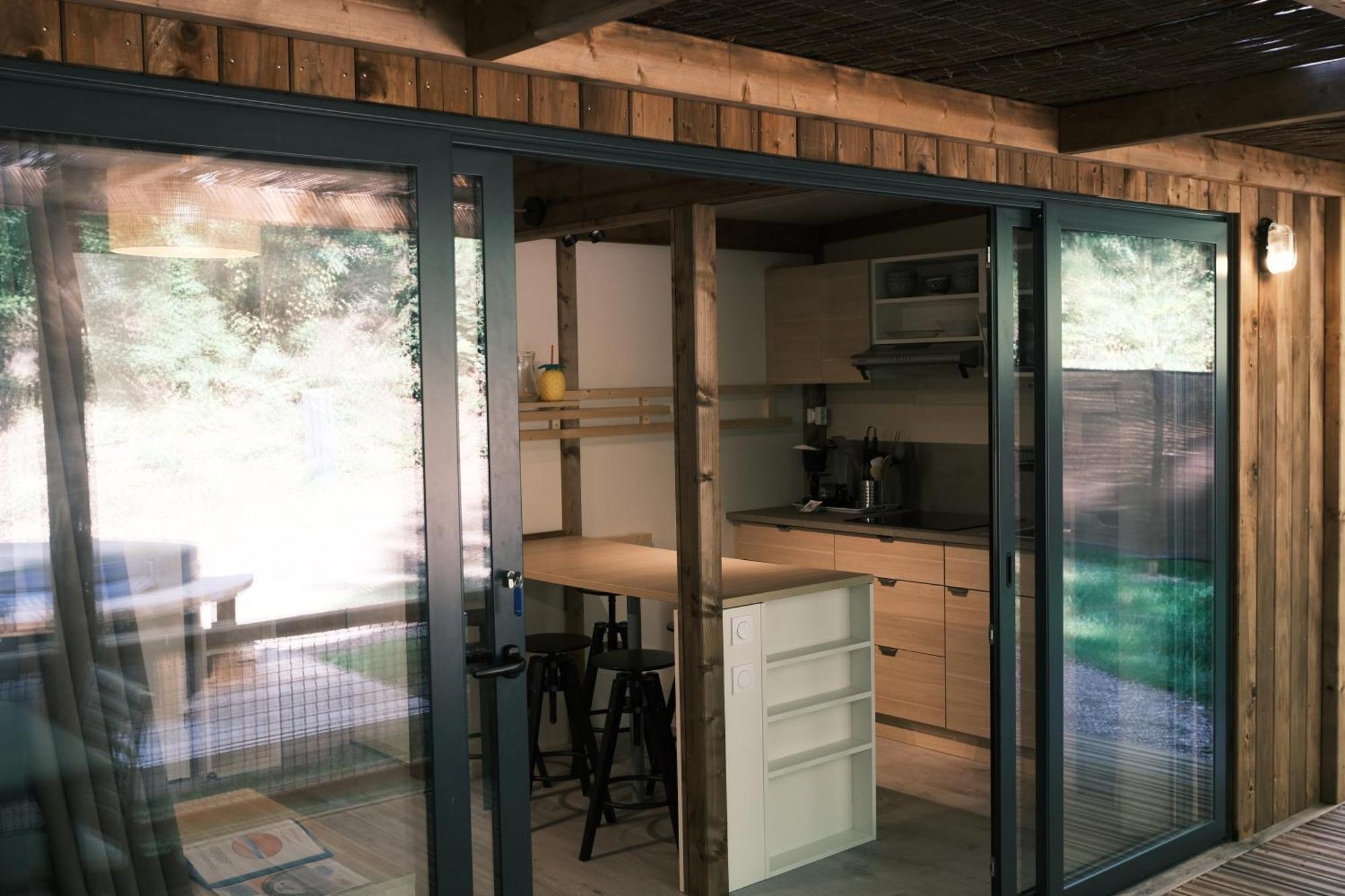 Lodge Avec Spa Privatif - Foret Et Lac Liginiac 外观 照片